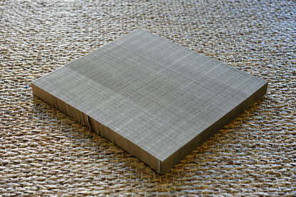 ペーパーハニカムで作られた爪とぎ用マット　段ボール製爪とぎ