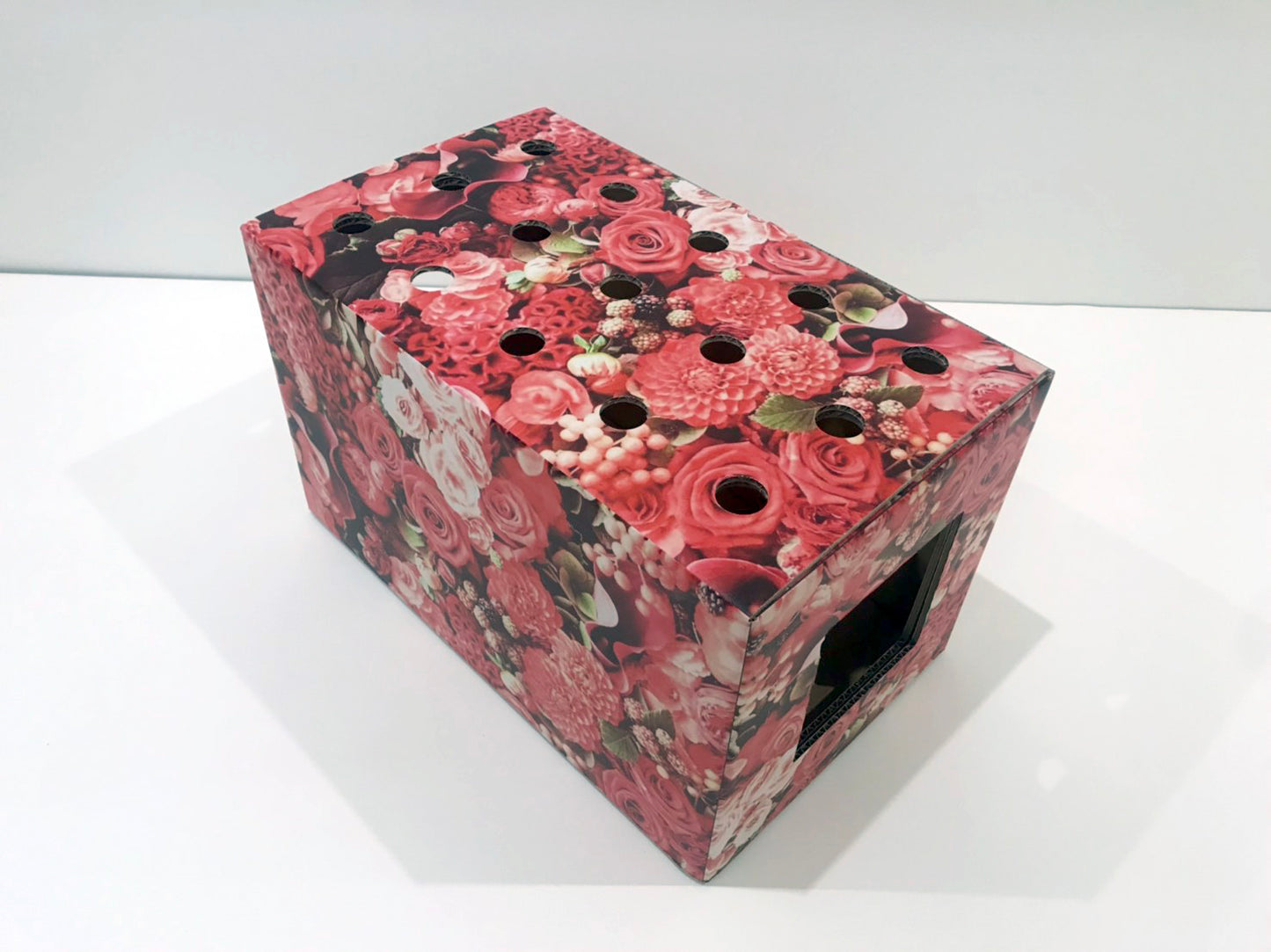 ハコネコ　ペーパーハニカムで作られたお家です。