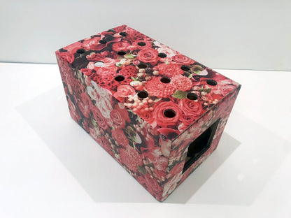 ハコネコ　ペーパーハニカムで作られたお家です。